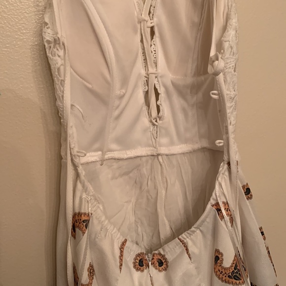 White lace cross tie romper - Picture 5 of 7